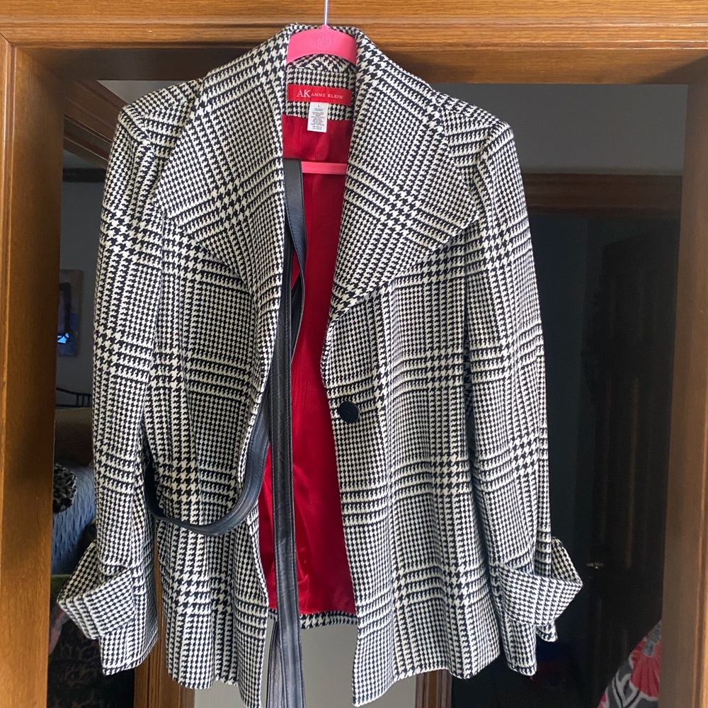 Stylish Black and White Plaid Women's Jacket